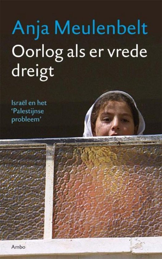 Boek 'Oorlog als er vrede dreigt' van Anja Meulenbelt. Een meisje kijkt over een glazen raam.