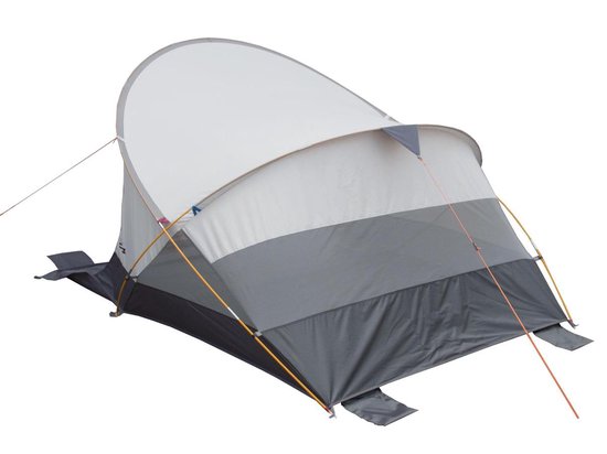 Een tweepersoons strandtent in wit, lichtgrijs en donkergrijs met openstaande voorflap.