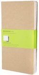 Een set van drie bruine Moleskine cahiers, bijeengehouden door een limegroene band.