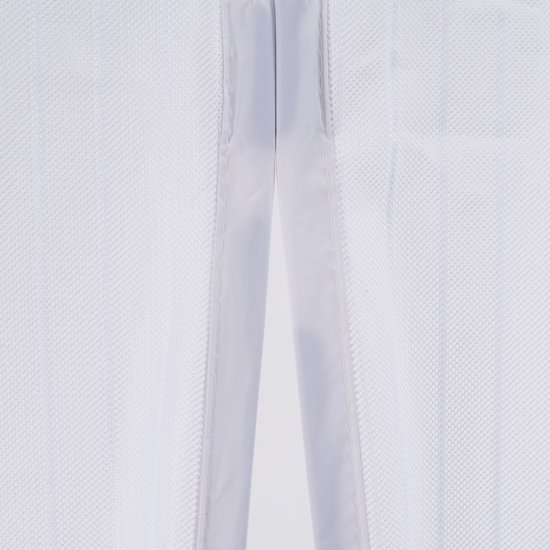 Naden en ritssluiting van het witte polyester deurgordijn.