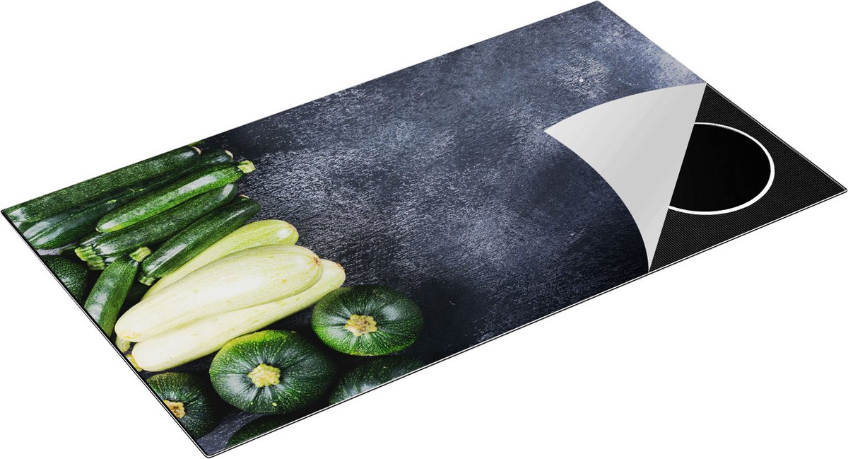 Chefcare Inductie Beschermer Courgettes op Zwarte Marmer - Groente - 95x55 cm - Afdekplaat Inductie - Kookplaat Beschermer - Inductie Mat
