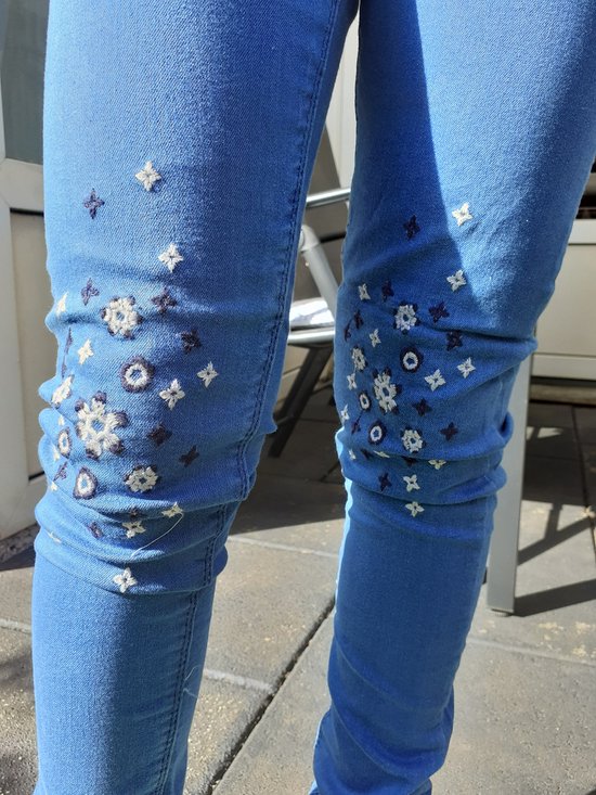 Meisjes jeans met bloemen blauw maat 128/134 | bol.com