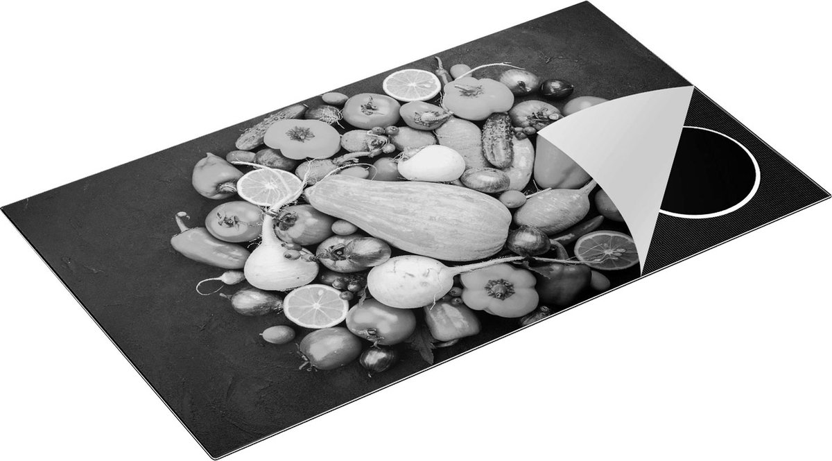 Chefcare Inductie Beschermer Groentes op Zwarte Marmer - Zwart Wit - 90x55 cm - Afdekplaat Inductie - Kookplaat Beschermer - Inductie Mat