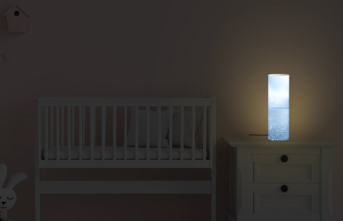 Lamp - Nachtlampje - Tafellamp slaapkamer - Zomer - Zee - Bergen - 50 cm hoog - Ø15.9 cm - Inclusief LED lamp