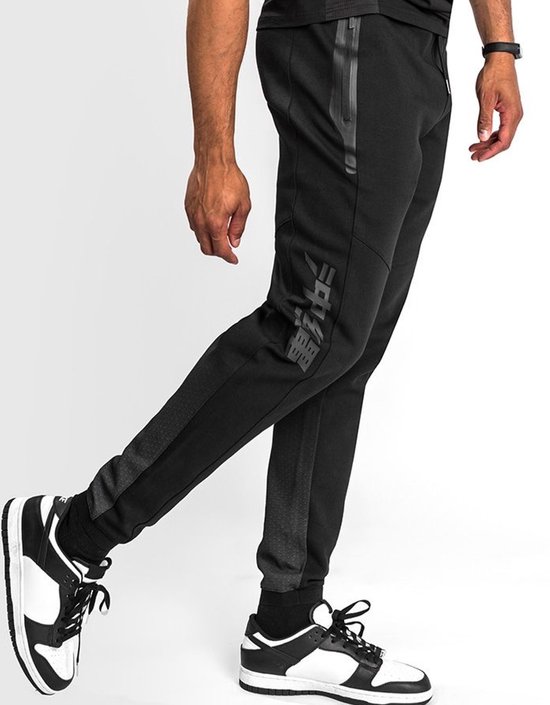 Venum OKINAWA 3.0 Joggers Joggingbroek Zwart Rood XL - Jeans Maat 36
