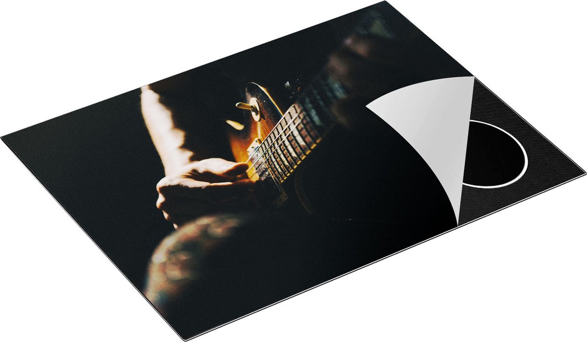Chefcare Inductie Beschermer Man Speelt Gitaar - 71x52 cm - Afdekplaat Inductie - Kookplaat Beschermer - Inductie Mat