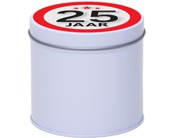 Cadeau koek of snoep blik - met 25 jaar opdruk sticker - 10 x 10 cm - Cadeauverpakking voor verjaardag / jubileum - metaal