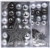 Set de 44 décorations de sapin de Noël en plastique tons gris avec boules, guirlandes et visière - Décorations de Noël