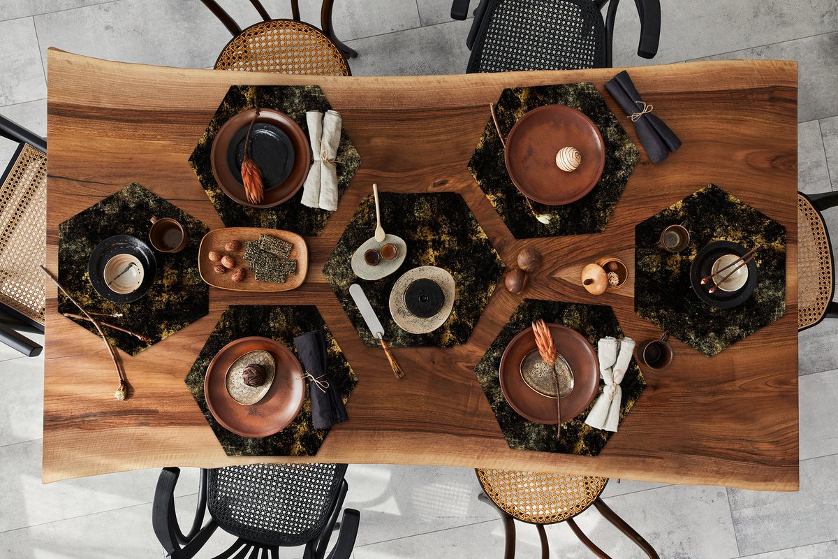 Placemats hexagon - Onderleggers placemats - Placemat zeshoek - Goud - Zwart - Abstract - 10 stuks