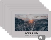 Placemat - Placemats kunststof - IJsland - Rivier - Bergen - 45x30 cm - 6 stuks - Hittebestendig - Anti-Slip - Onderlegger - Afneembaar
