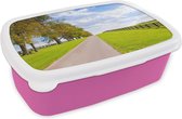 Broodtrommel Roze - Lunchbox - Brooddoos - Wolken - Bomen - Weg - 18x12x6 cm - Kinderen - Meisje