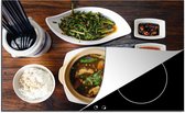 KitchenYeah® Inductie beschermer 81.2x52 cm - Bovenaanzicht van pittig eten met sambal en rijst en vis - Kookplaataccessoires - Afdekplaat voor kookplaat - Inductiebeschermer - Inductiemat - Inductieplaat mat