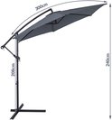 Donkergrijze zweefparasol met afmetingen 300cm breed en 240cm hoog, paalhoogte 208cm.
