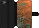 Bookcase Geschikt voor iPhone SE 2020 telefoonhoesje - Groen - Brons - Roest print - Met vakjes - Wallet case met magneetsluiting