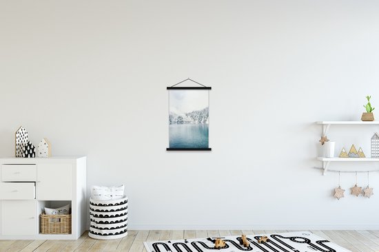 Posterhanger incl. Poster 40x60 cm - Schoolplaat - Winter - Water - Sneeuw - Textielposter - Zwarte latten