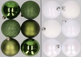12x stuks kunststof kerstballen mix van appelgroen en wit 8 cm - Kerstversiering