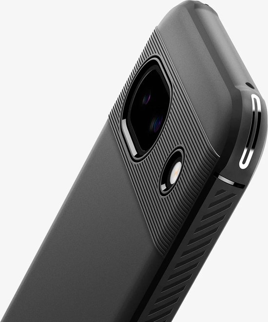 Gedetailleerde kijk op de zwarte Spigen telefoonhoes, met ribbeltextuur bij de camera.