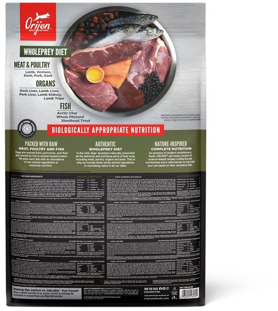 Achterkant van Orijen Tundra hondenvoer zak met ingrediënten en voedingsinformatie.