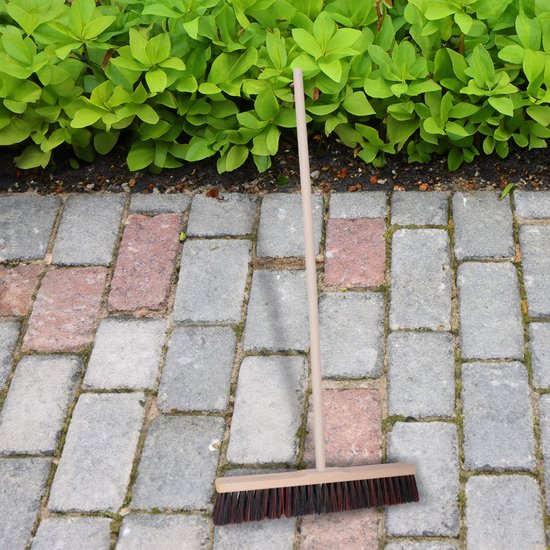 Brumag Straatbezem Budget line voor buiten terras tegels en klinkers - Harde bezemkop 50 cm breed - Houten steel van 120 cm van Brumag — afbeelding 3