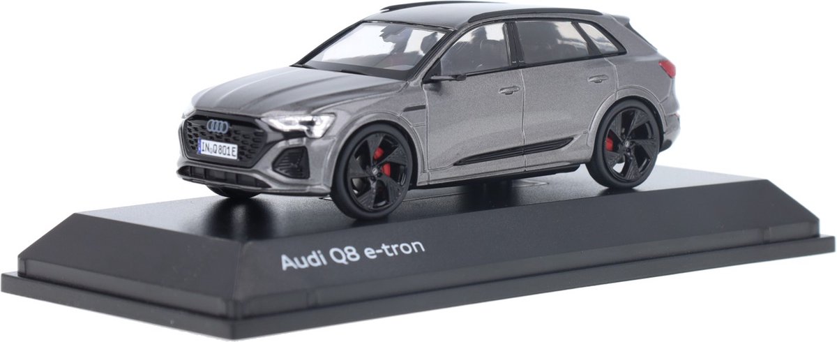 Geen automerk Audi Q8 e-tron Spark Modelauto 1:43 2023 501.23.286.31 Schaalmodel