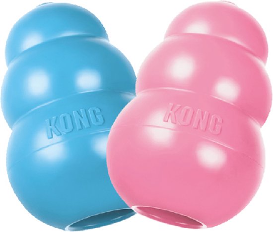 Twee KONG puppyspeeltjes, één blauw en één roze, met het KONG-logo erop.