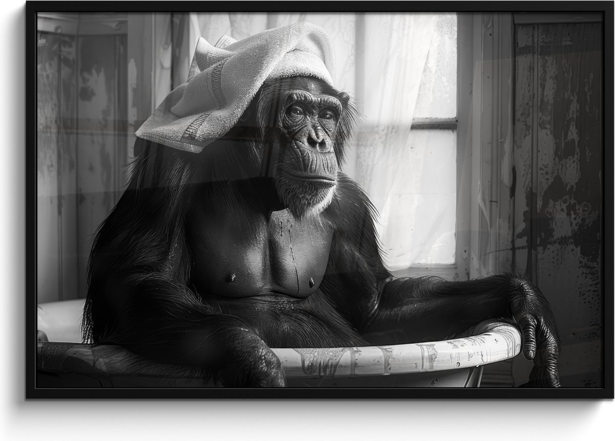 FrameYourWall Poster in lijst - Fotolijst 120x80 cm - Posters - Aap - Dier - Bad - Zwart - Wit - Humor - Posterlijst zwart - Wanddecoratie badkamer - Muurdecoratie WC - Decoratieve accessoires - Toilet muur decoratie Aap - WC