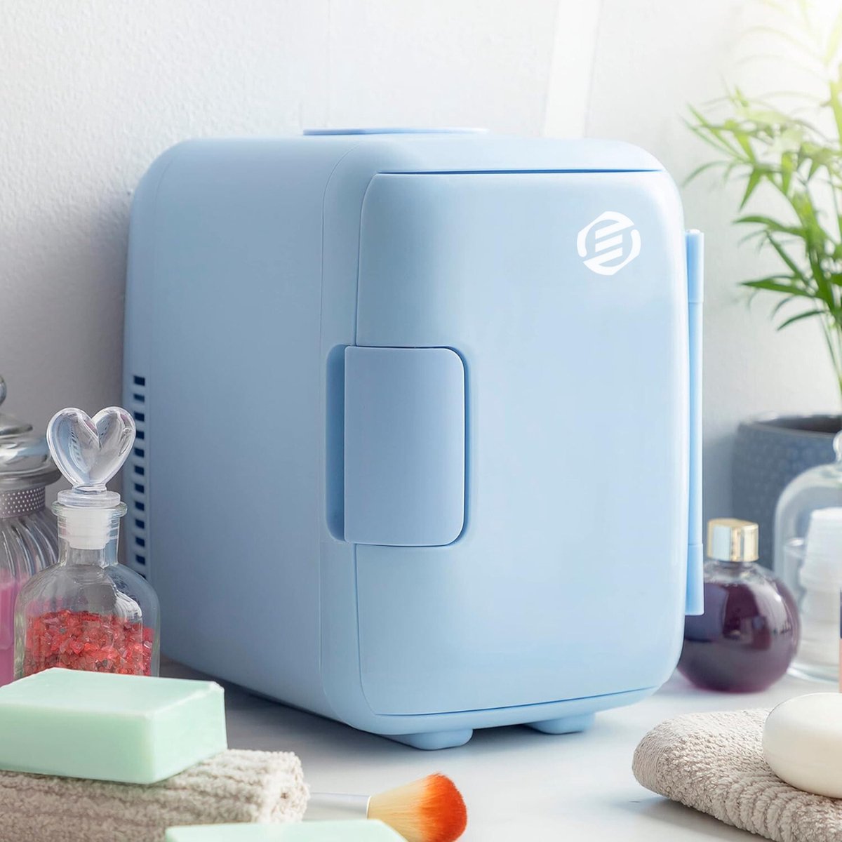 Equivera Mini Fridge - Fridge - Mini Fridge for Drinks - Mini Fridge Eten En Drinken - Mini Koelkast - Mini Koelkasten - Minikoelkast - Koelkastje -