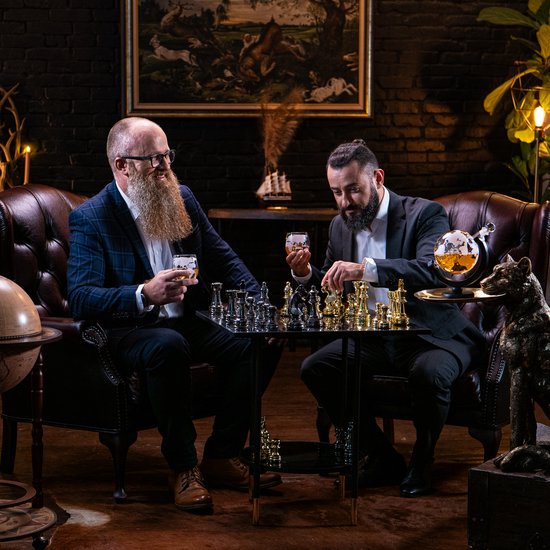 Whisiskey Whiskey Karaf - Wereldbol - Luxe Whisky Karaf Set - 0,9 L - Decanteer karaf - Whiskey Set - Incl. 4 RVS Whiskey Stones, 2 Whiskey Glazen & Extra Accessoires