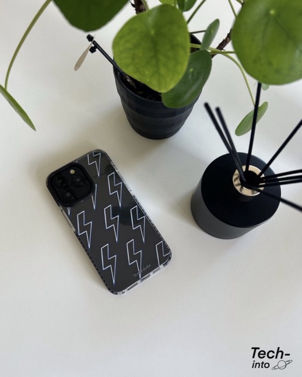 iPhone 16 Hoesje - Blue & White Lightning Case - Shockproof - Zwarte Bumper - Doorzichtige Back Cover - Bliksemschicht Patroon Hoesje