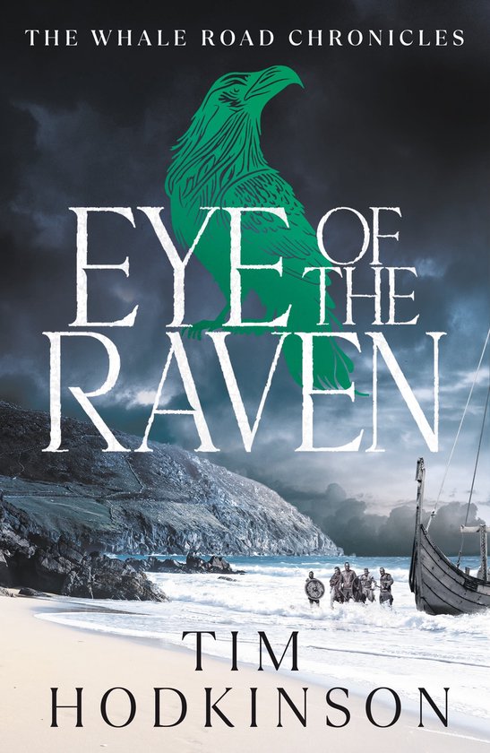 Boekcover 'The Whale Road Chronicles - Eye of the Raven' met een viking schip en krijgers op een strand.