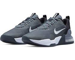 Nike Air Max Alpha Trainer 5 - Maat 45.5 - Smoke Grey/Dark Smoke Grey/Dark Grey/Wit / Grijs Wit - Air Max - Lifestyle - Heren Sneakers voor Mannen