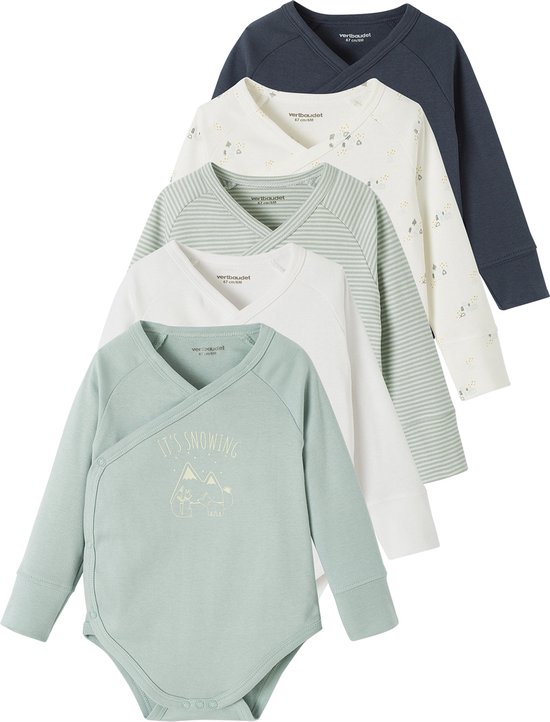 Ensemble de cinq bodies bébé à manches longues, différentes couleurs et imprimés incluant rayures et scènes d'hiver.