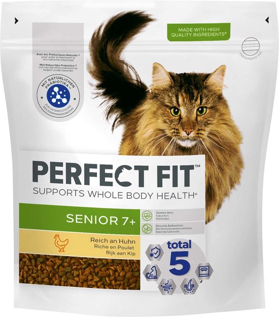 Perfect Fit Senior kattenbrokken met kip, met een majestueuze cyperkat en de tekst "Made with high quality ingredients"
