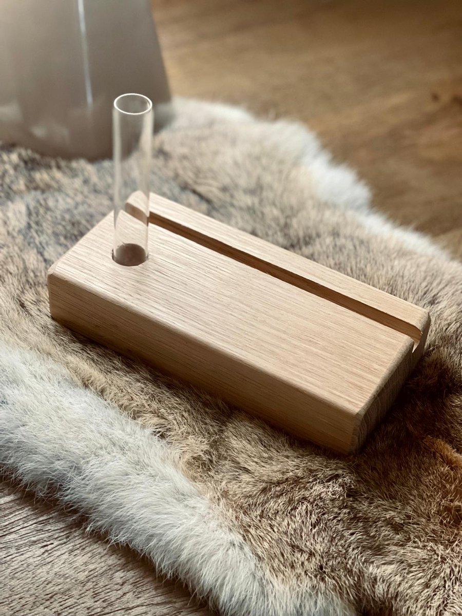 Tegelhouder met buisje voor bloemen eiken|16cm | Luxe Tegelhouder | Handgemaakt | Spreuktegel | Tegeltjes met Spreuken | Tegeltjeswijsheid | Tegeltje tekst | Tegeltjes standaard |Tegelstandaard | Houdertje | Tegelhoudertje