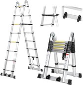 Zilveren telescopische ladder uitgevouwen in A-vorm en deels uitgeschoven, met details van de scharnierpunten.