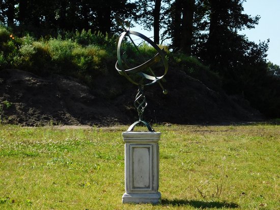 Foto: Zonnewijzer op sokkel 125 cm tuindecoratie