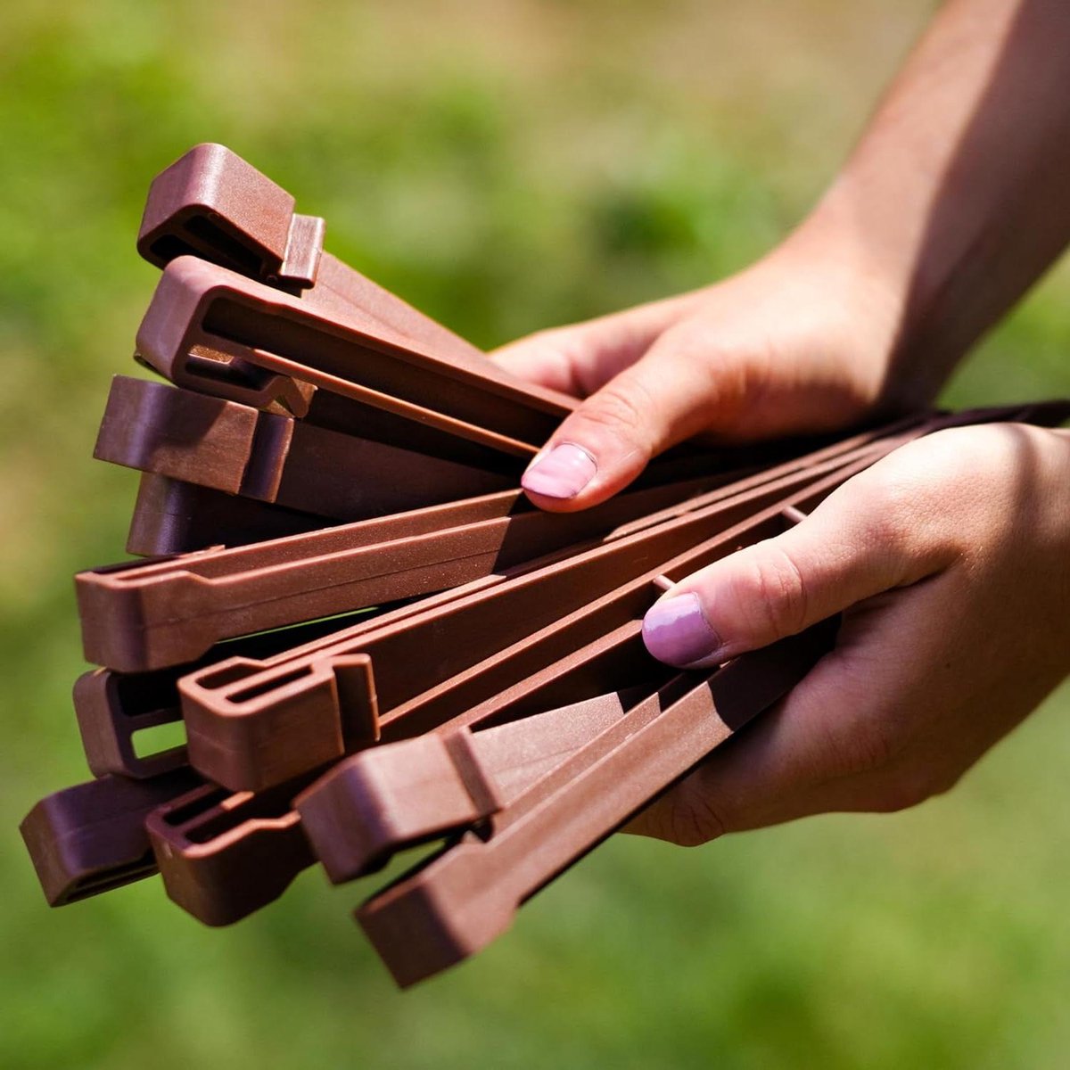 Goedkoopste 40 Kunststof Haringen 245 cm voor Stoeprand en Gazonrand - Bevestigingsspijkers voor Kunststof - Robuust Grondanker Bruin