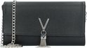 Zwarte Valentino Bags clutch met zilveren V-logo, franjehanger en zilveren kettingband.