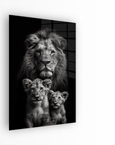 Indoorart - Glasschilderij Leeuw Vaderliefde 40x60 CM - Afbeelding op plexiglas - Inclusief montagemateriaal