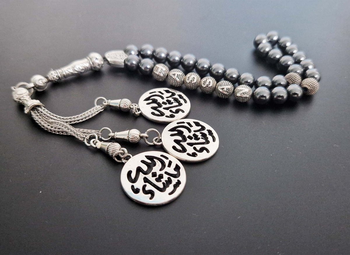 Handgemaakte naam tasbih 33 Kralen Natuursteen “Hematiet ” - met metaal tassel “Masha' Allah"- Met je naam of de naam van uw geliefde- 8 mm diameter van de korrel