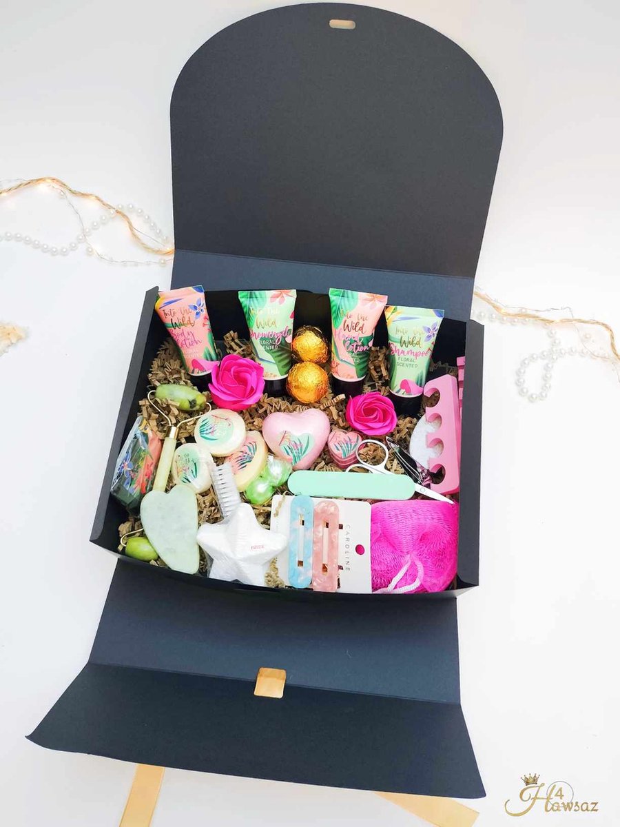 Goedkoopste Bad- en bodycadeau 29 stuks - Bodylotion - Luxe Cadeau - Hawsaz.nl kado - Guasha steen - Giftsbox - Nagelverzorging - Cadeauset - Dames cadeau - Relax Cadeau - Verwenpakket - Valentijnscadeau - luxe cadeau doos - Geschenkset - Moederdag cadeau