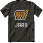 97 Jaar Feest T-Shirt | Goud - Zilver | Grappig Verjaardag Cadeau Shirt | Dames - Heren - Unisex | Tshirt Kleding Kado | - Donker Grijs - XXL