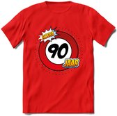 90 Jaar Hoera Verkeersbord T-Shirt | Grappig Verjaardag Cadeau | Dames - Heren | - Rood - L