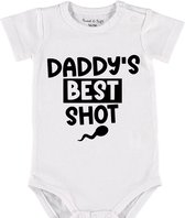 Baby Rompertje met tekst 'Daddy's best shot' | Korte mouw l | wit zwart | maat 62/68 | cadeau | Kraamcadeau | Kraamkado
