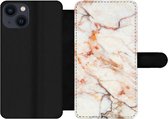 Telefoonhoesje Geschikt voor iPhone 13 telefoonhoesje - Marmer print - Oranje - Steen - Met vakjes - Wallet case met magneetsluiting