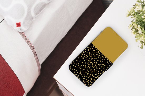Bookcase pour téléphone iPhone 8 Bookcase - Pois - Jaune ocre - Zwart - Avec compartiments - Étui portefeuille avec fermeture magnétique