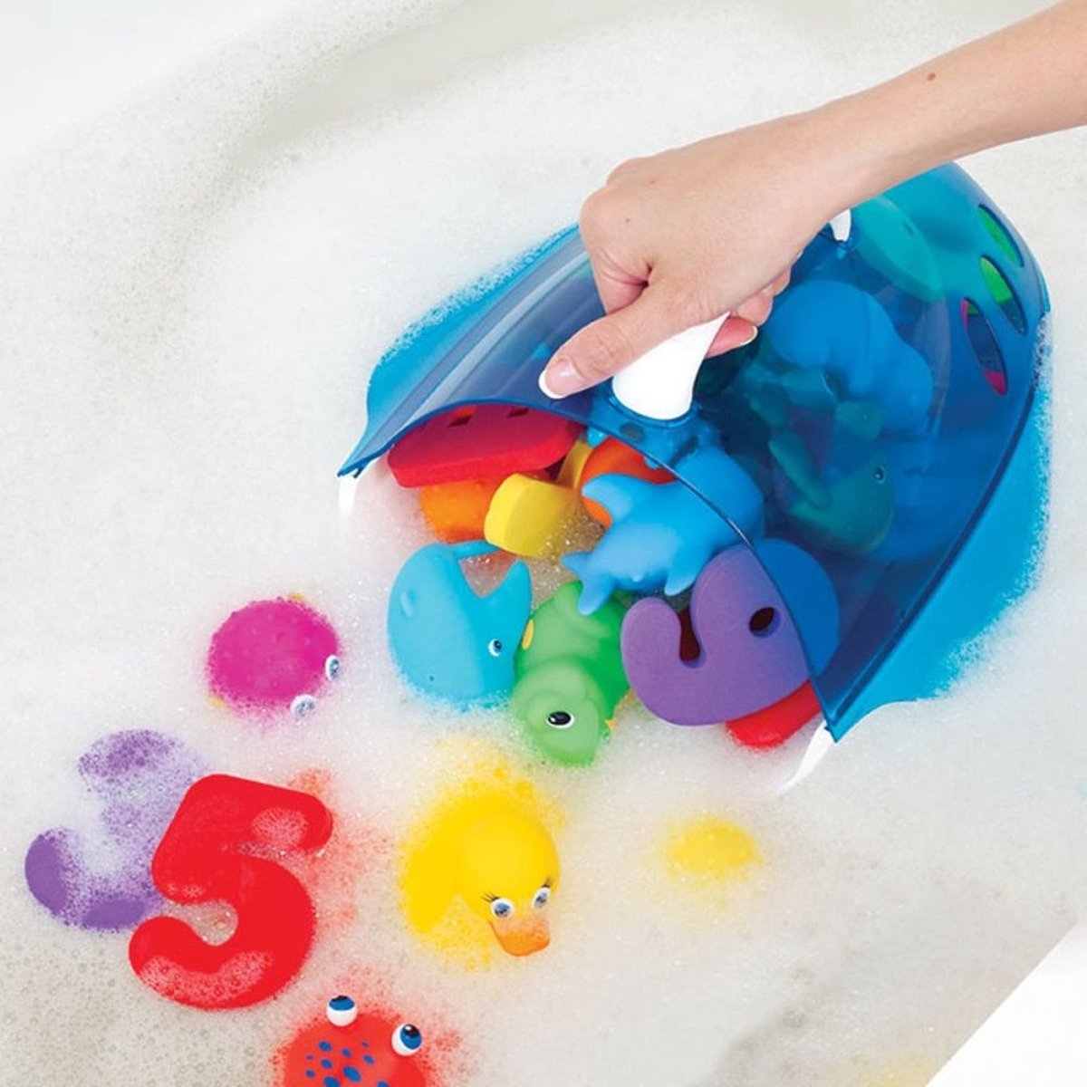 Munchkin Bath toy scoop