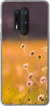 Geschikt voor OnePlus 8 Pro hoesje - Bloemen - Licht - Roze - Siliconen Telefoonhoesje