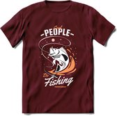 Cool People Do Fishing - Vissen T-Shirt | Oranje | Grappig Verjaardag Vis Hobby Cadeau Shirt | Dames - Heren - Unisex | Tshirt Hengelsport Kleding Kado - Burgundy - L