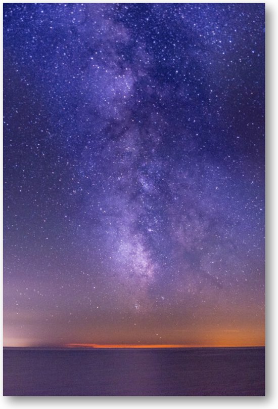 Adembenemende foto van de zee onder een donker paarse sterrenhemel | Aluminium Dibond Poster